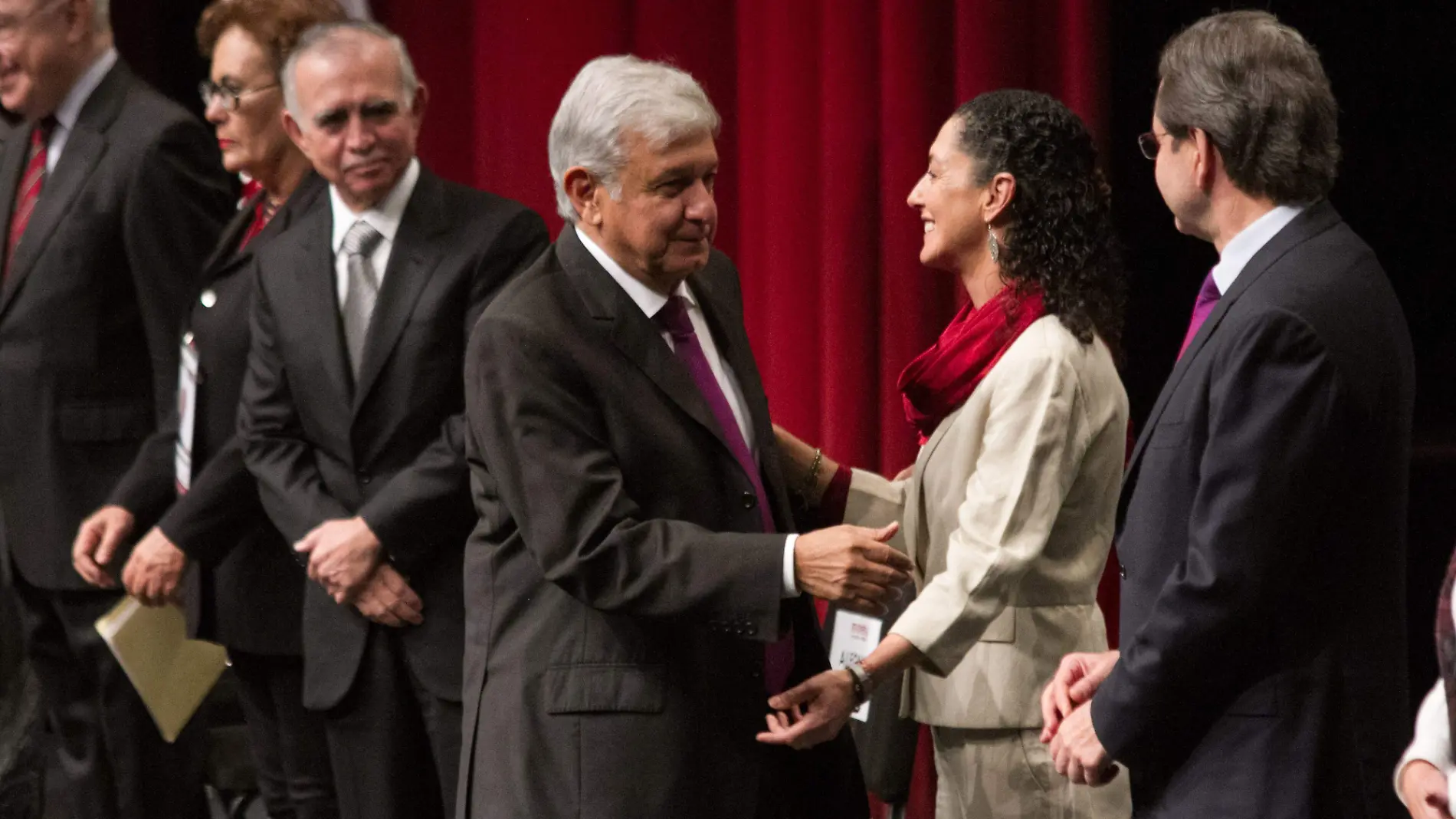 Sheinbaum-y-AMLO en-Asamblea-de-Morena-2017